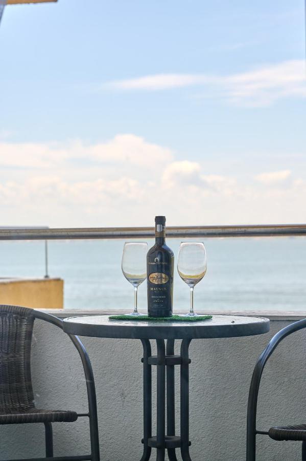 Alina Lake View Apartment Mamaia Eksteriør bilde